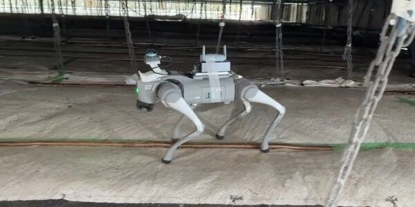 オリエンタル白石と燈、吊り足場で四足歩行ロボの自律歩行を実証